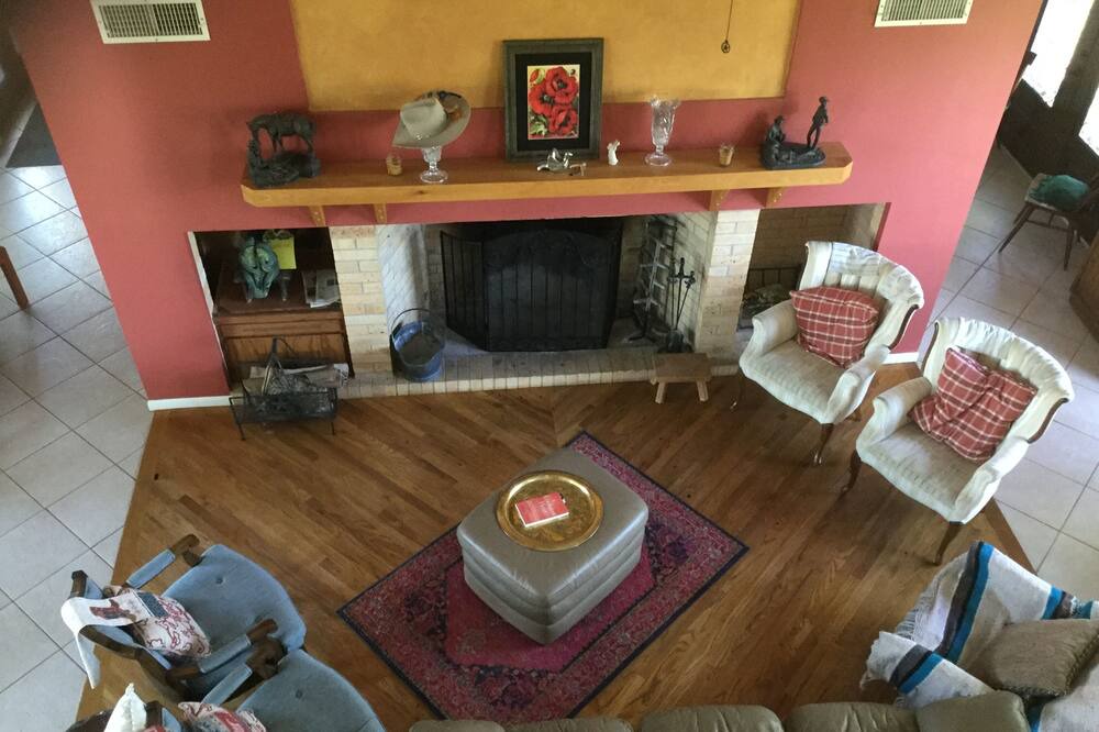 Photo of Livingroom in La Grange