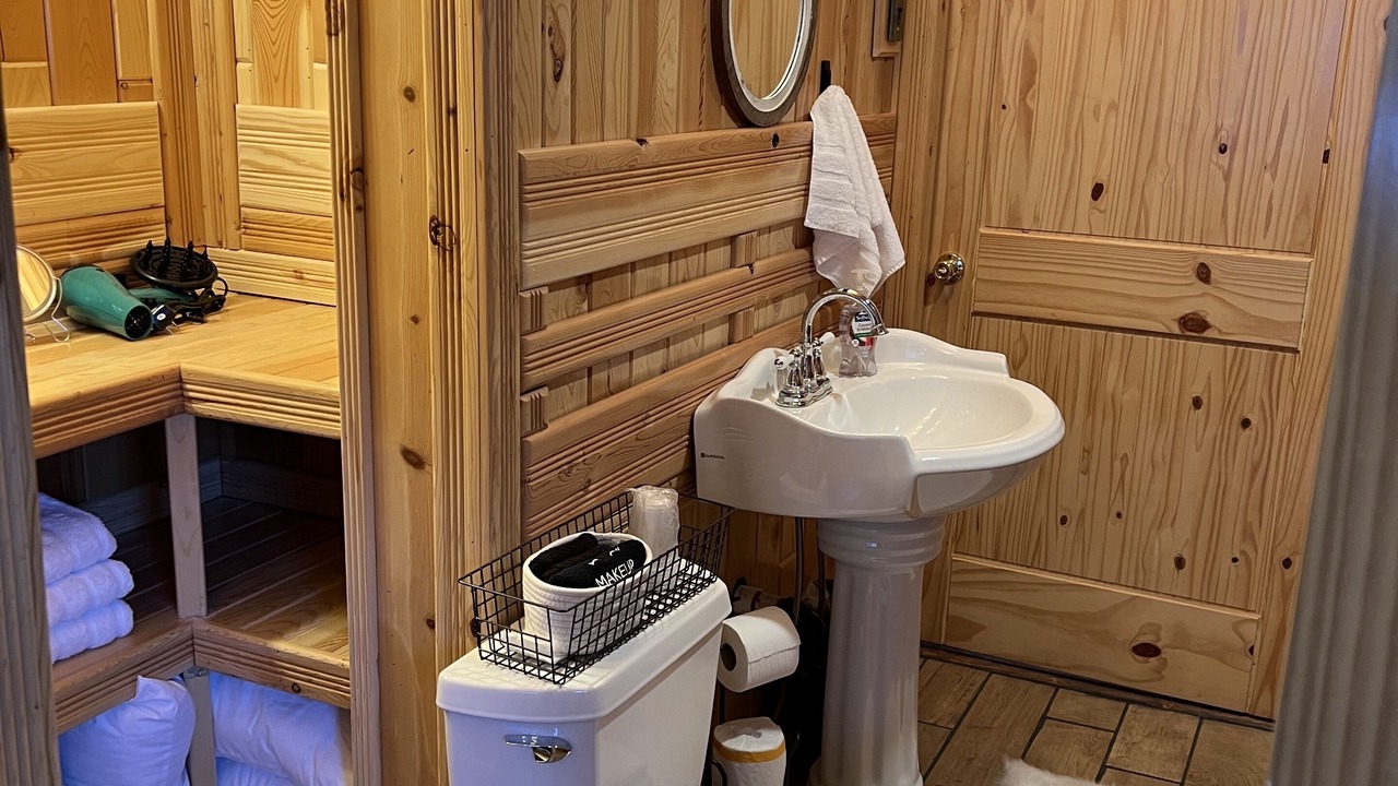 Photo of Bathroom in Red River