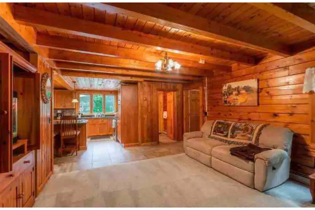 Photo of Livingroom in Pleasant Valley