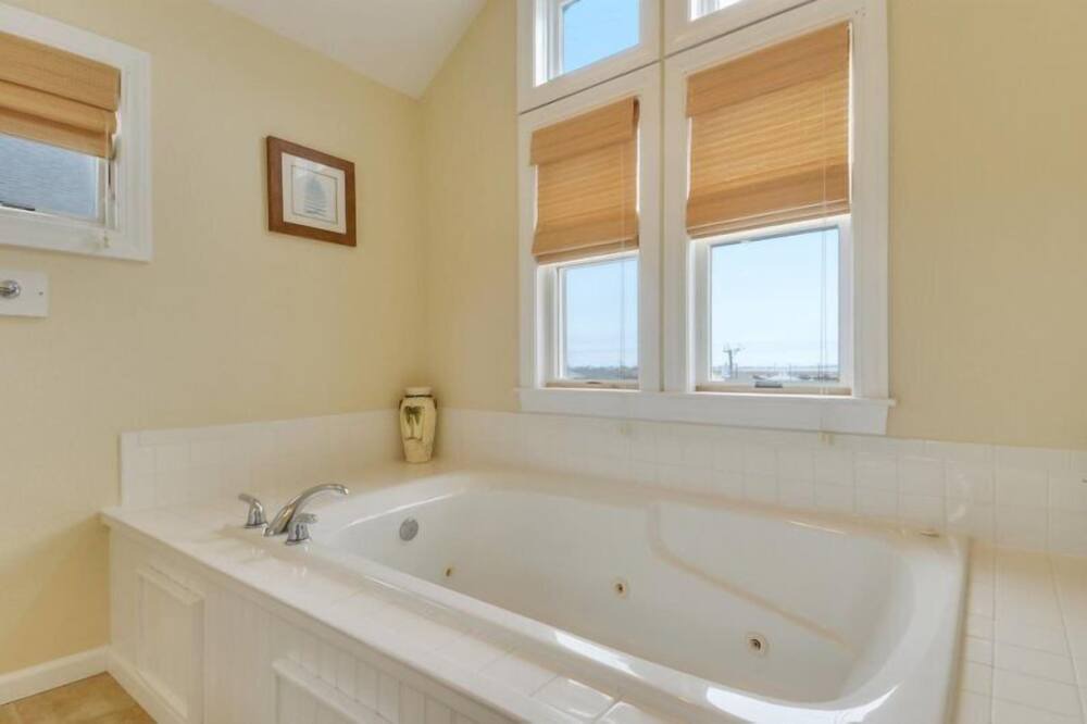 Photo of Bathroom in Nags Head