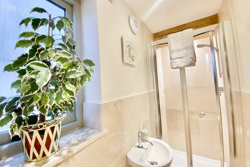 Photo of Bathroom in Dyrham