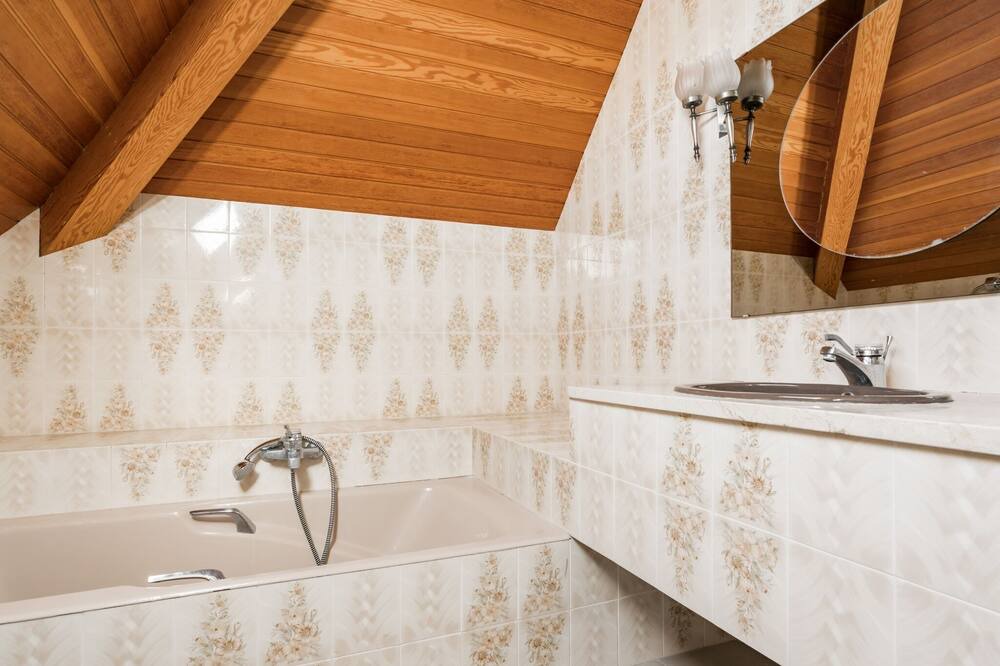 Photo of Bathroom in Orrius