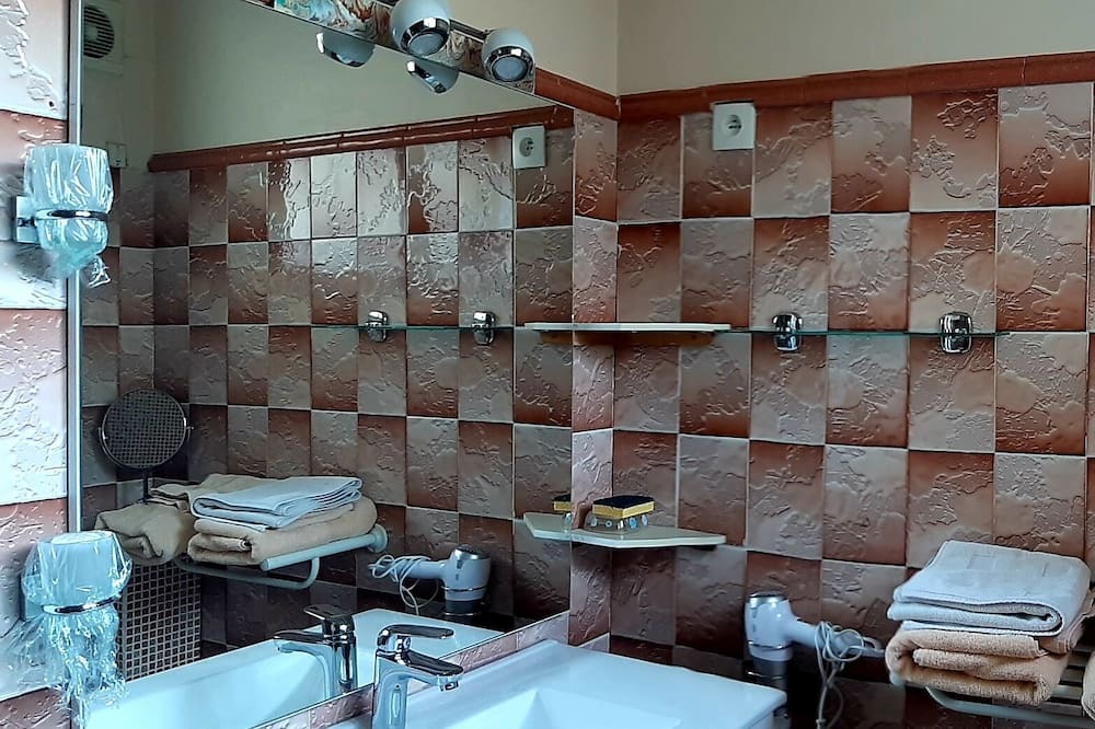 Photo of Bathroom in Tarascon-sur-Ariege