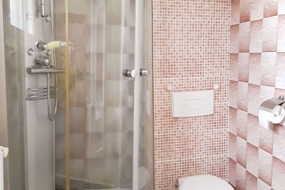 Photo of Bathroom in Tarascon-sur-Ariege