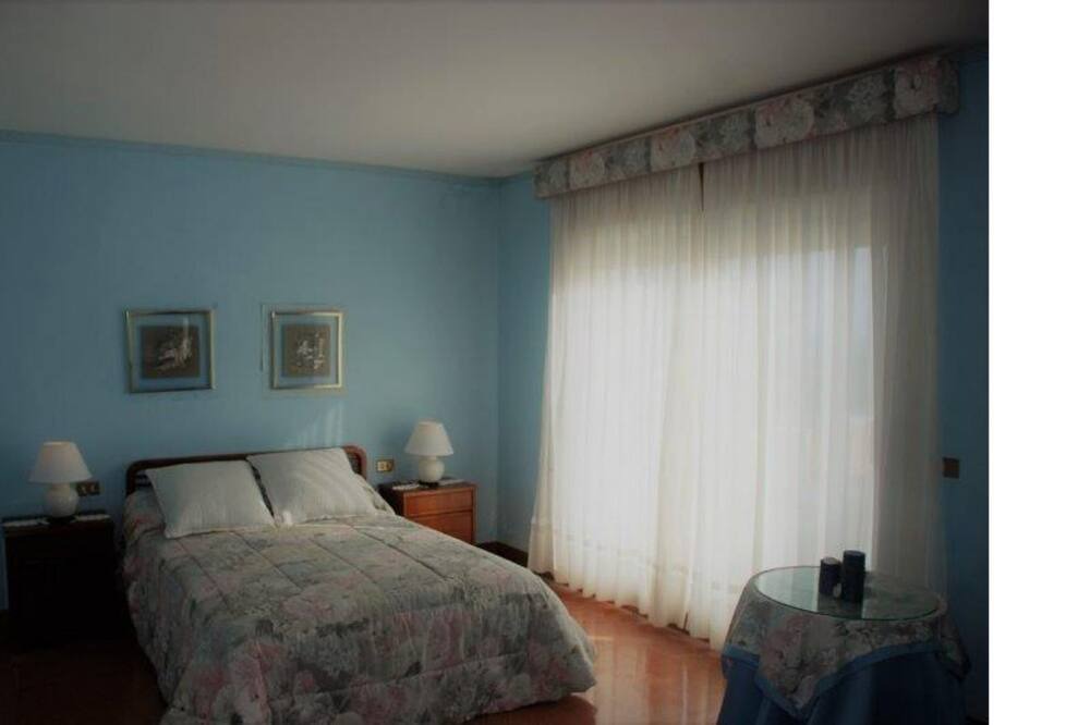 Photo of Bedroom in Roques Daurades