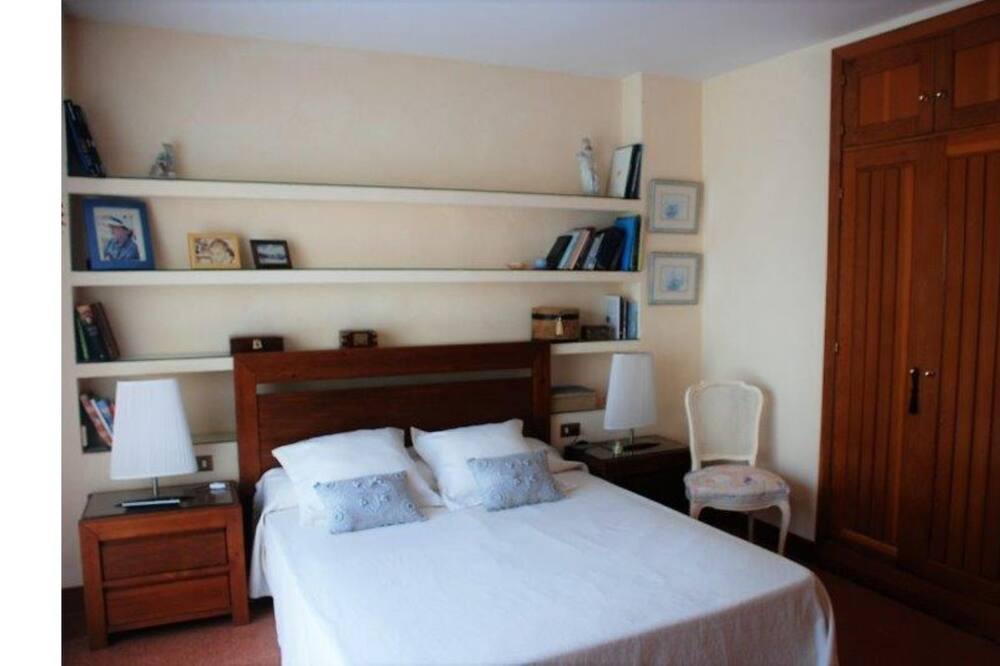 Photo of Bedroom in Roques Daurades