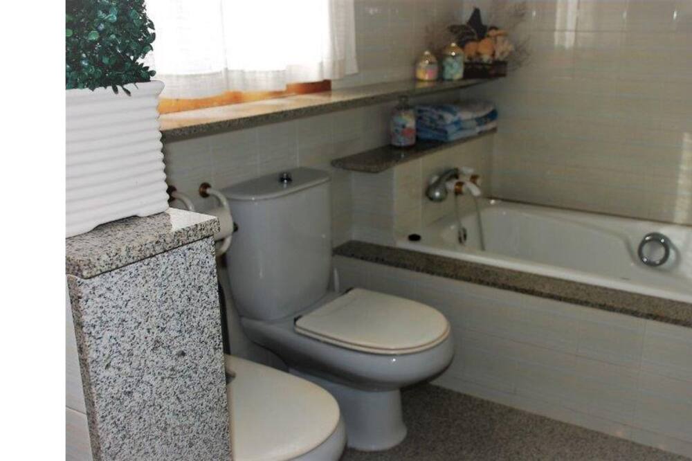 Photo of Bathroom in Roques Daurades