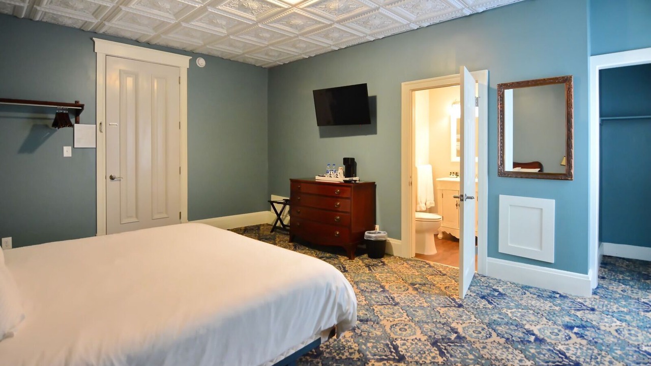 Photo of Bedroom in Avon