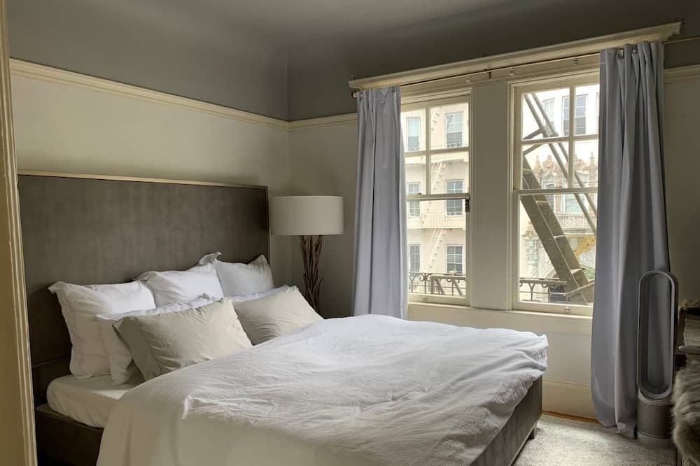 Photo of Bedroom in Pacific Heights