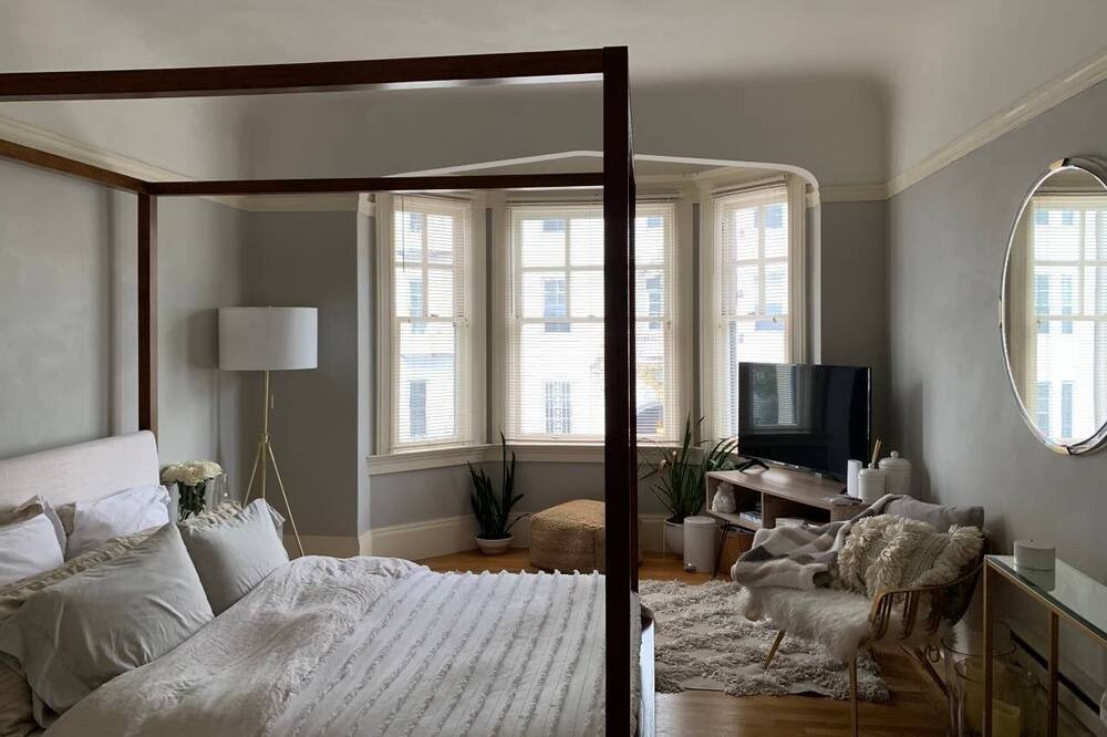 Photo of Bedroom in Pacific Heights
