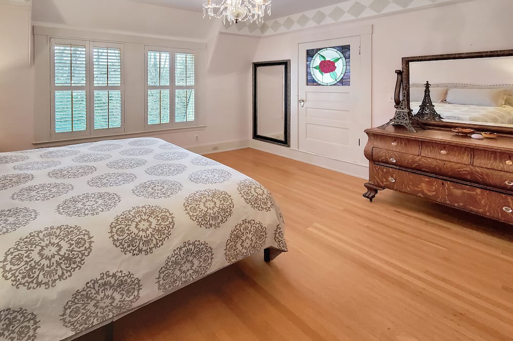 Photo of Bedroom in Irvington