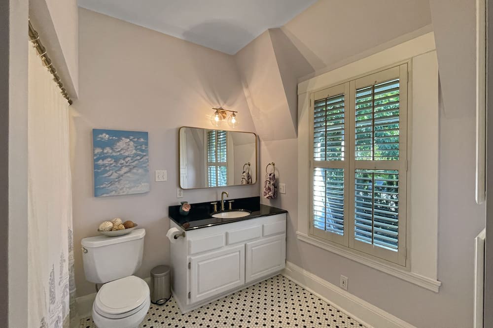 Photo of Bathroom in Irvington