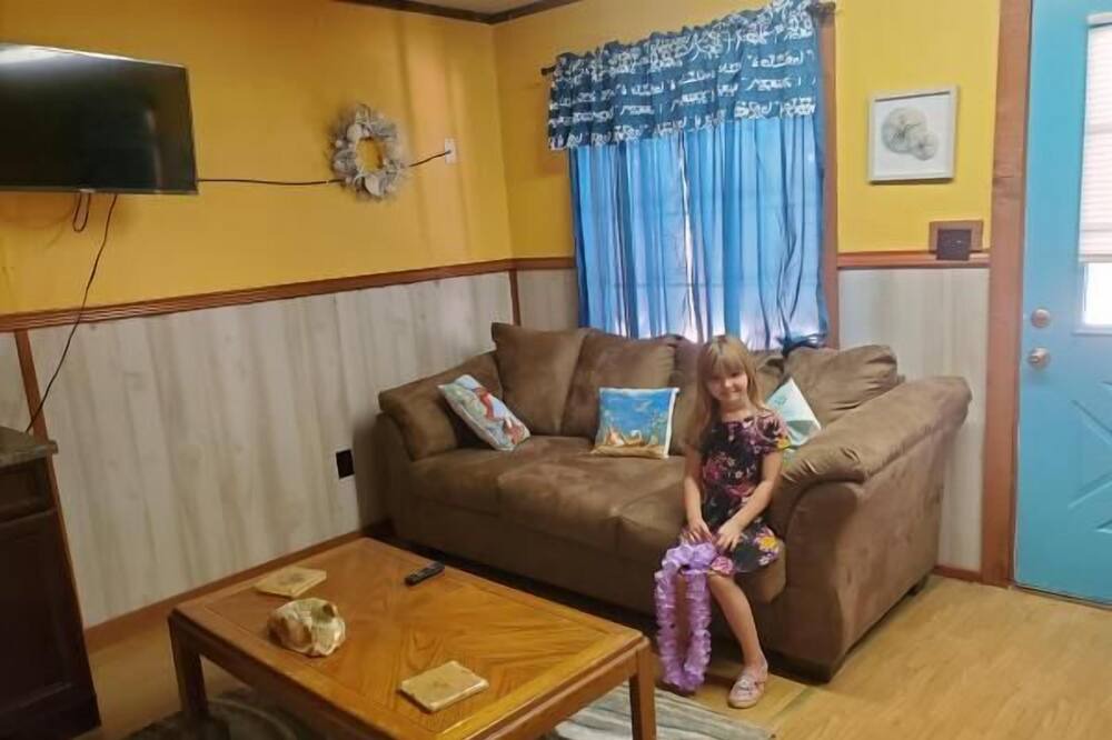 Photo of Livingroom in Canton