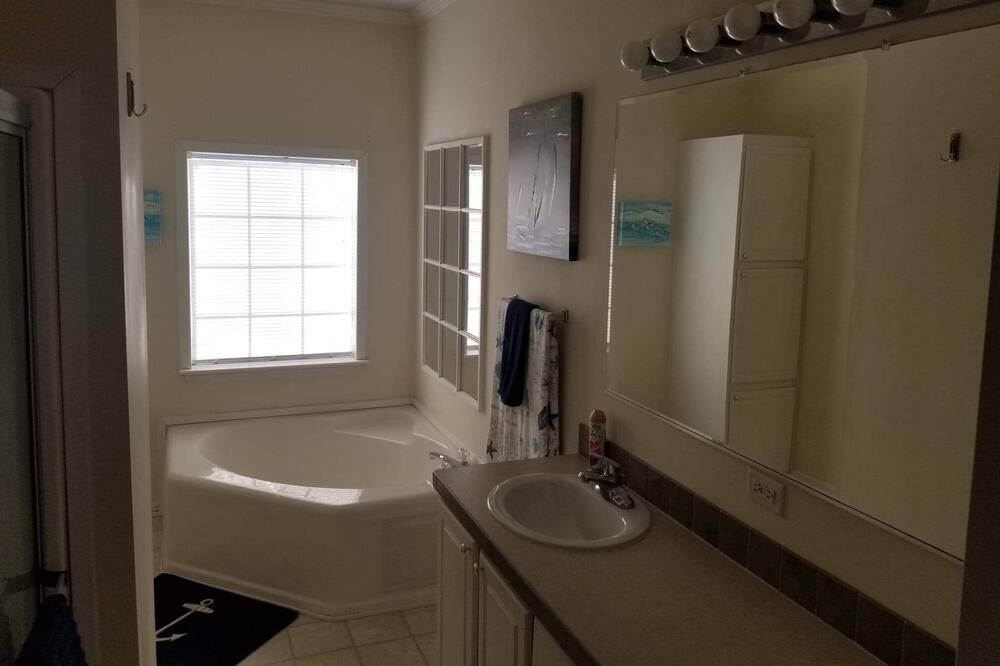 Photo of Bathroom in Beaufort