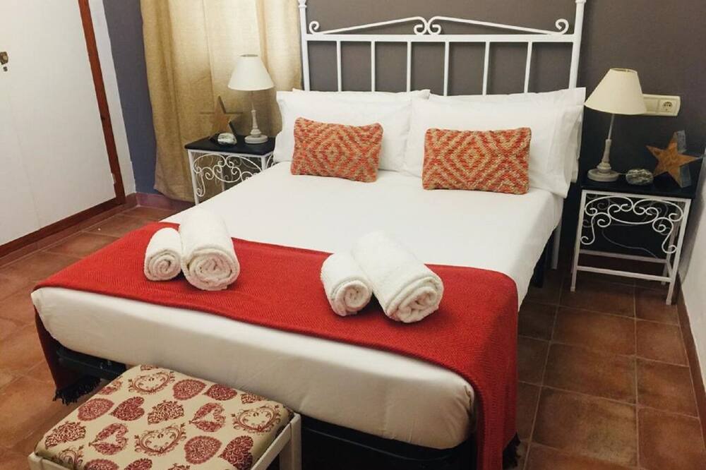 Photo of Bedroom in Alcover