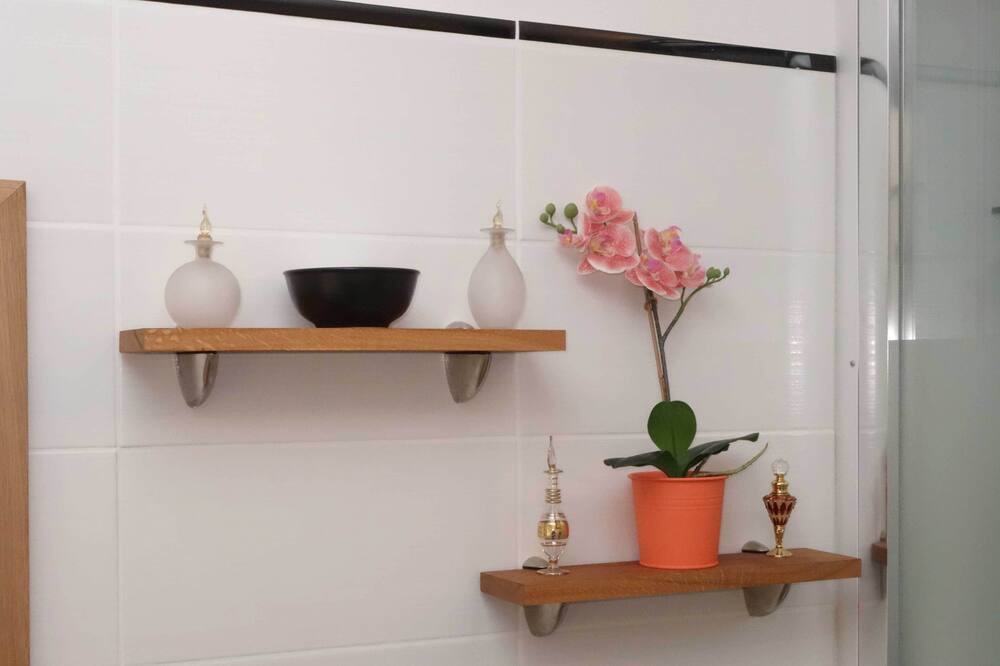 Photo of Bathroom in Saint-Martin-du-Vivier