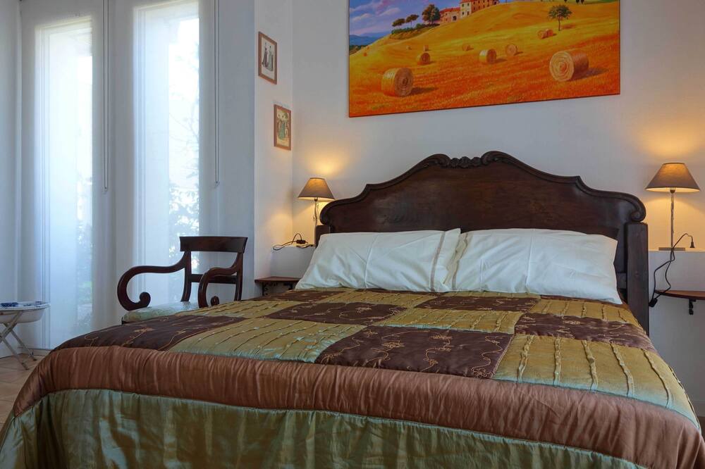 Photo of Bedroom in Saint-Martin-du-Vivier
