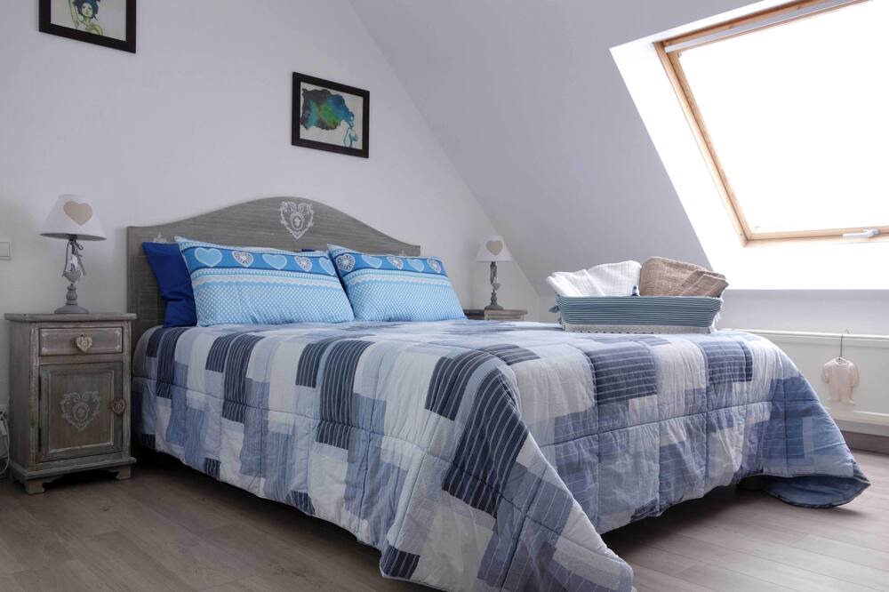 Photo of Bedroom in Saint-Martin-du-Vivier