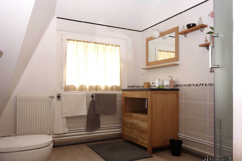 Photo of Bathroom in Saint-Martin-du-Vivier