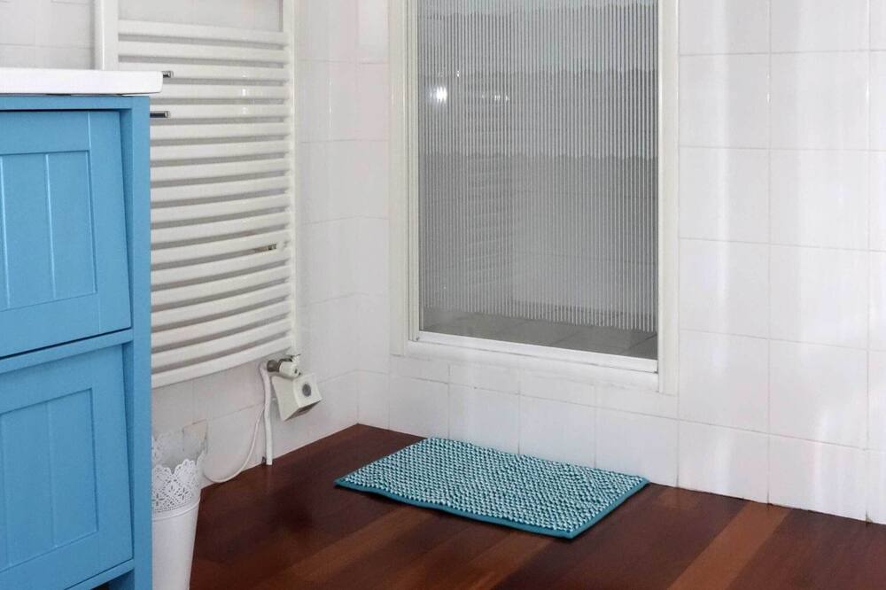 Photo of Bathroom in Saint-Martin-du-Vivier
