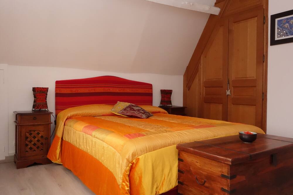 Photo of Bedroom in Saint-Martin-du-Vivier