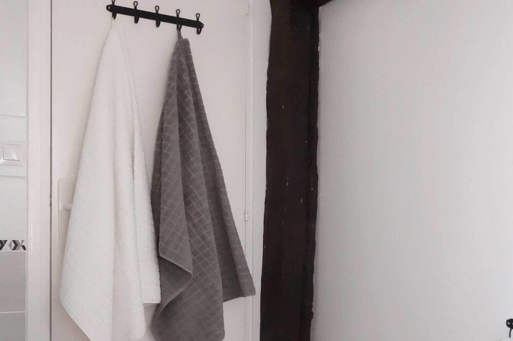 Photo of Bathroom in Saint-Martin-du-Vivier