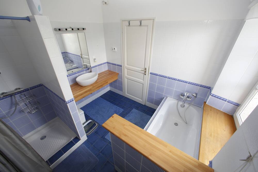 Photo of Bathroom in Roquecor