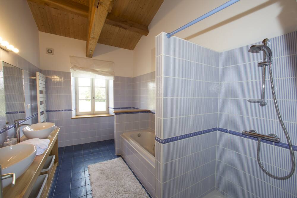 Photo of Bathroom in Roquecor