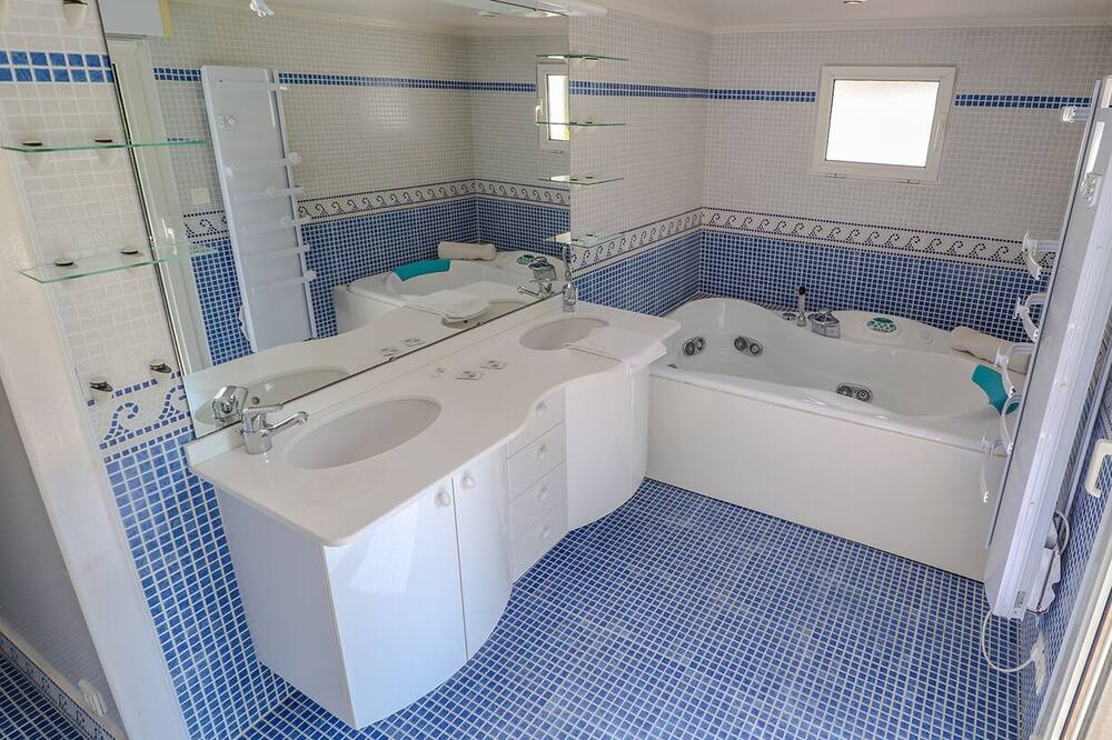 Photo of Bathroom in Le Moulinel
