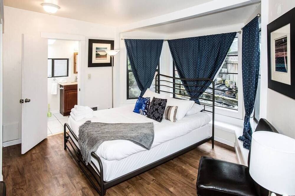 Photo of Bedroom in Green Lake