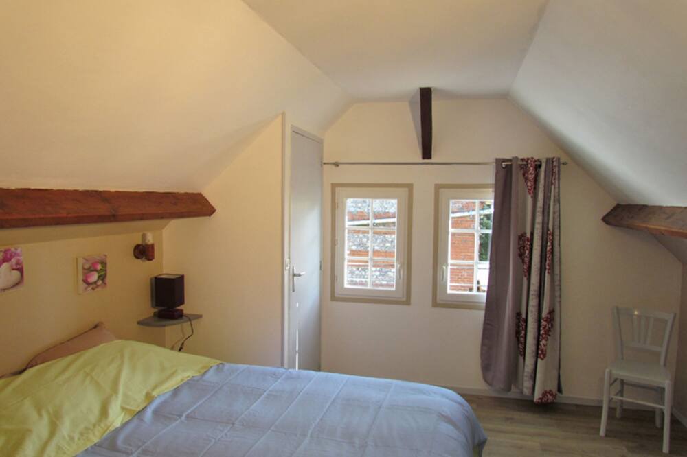 Photo of Bedroom in Royville