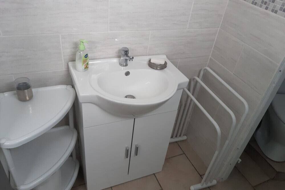 Photo of Bathroom in Tours-en-Vimeu