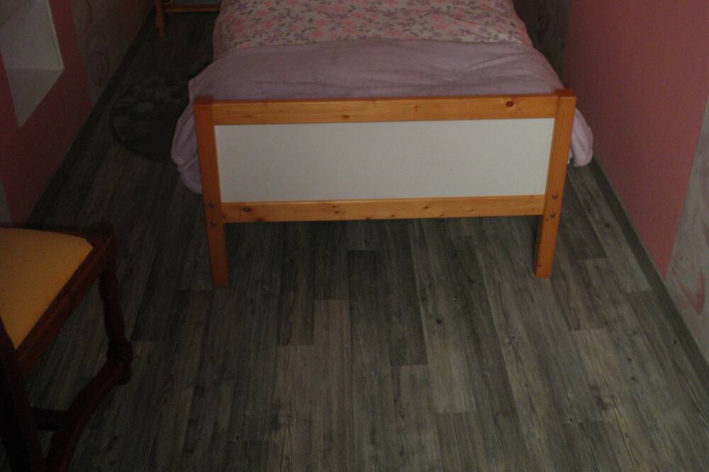 Photo of Bedroom in Tours-en-Vimeu