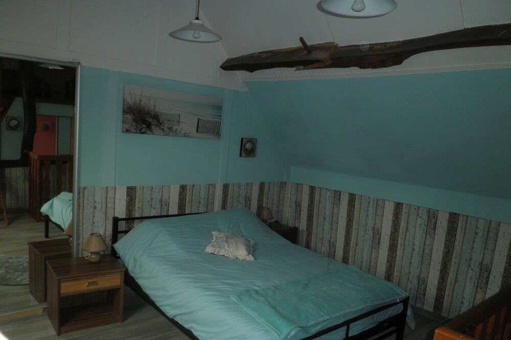 Photo of Bedroom in Tours-en-Vimeu