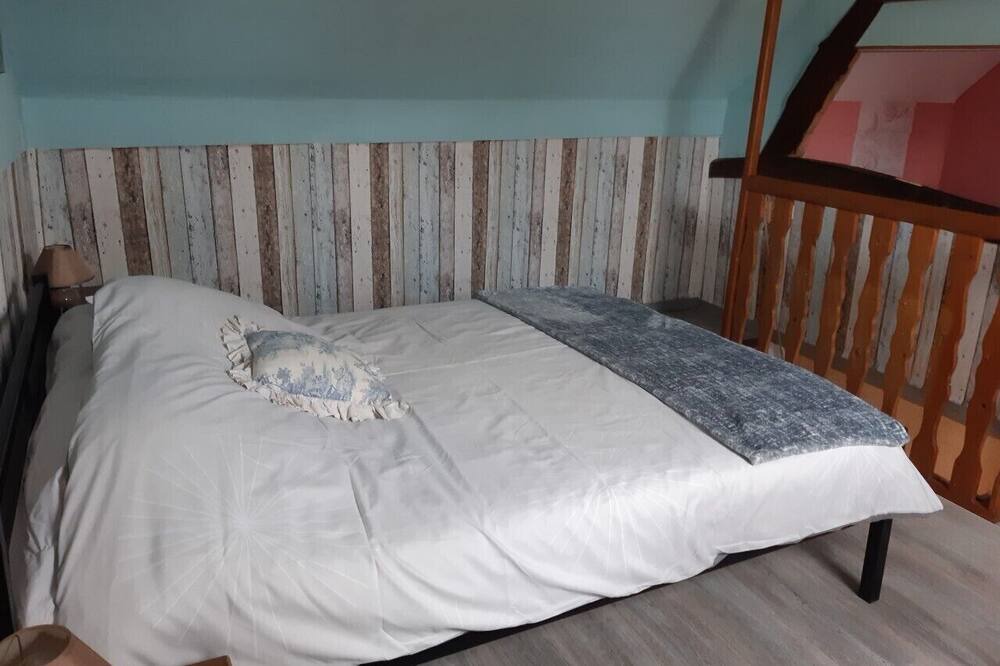 Photo of Bedroom in Tours-en-Vimeu