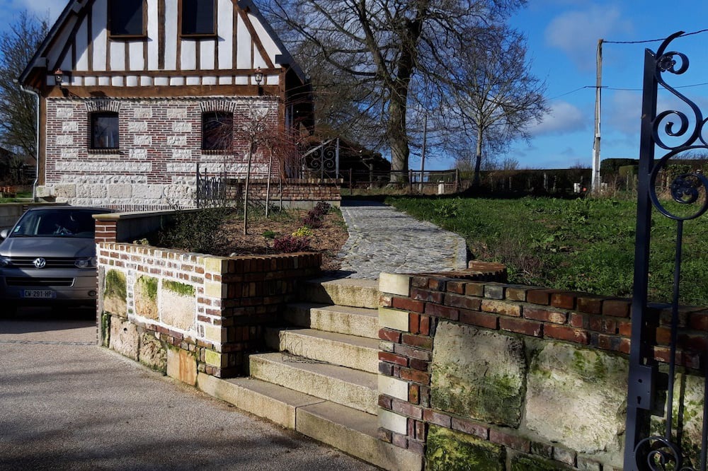 Photo of Outdoor in Etreville