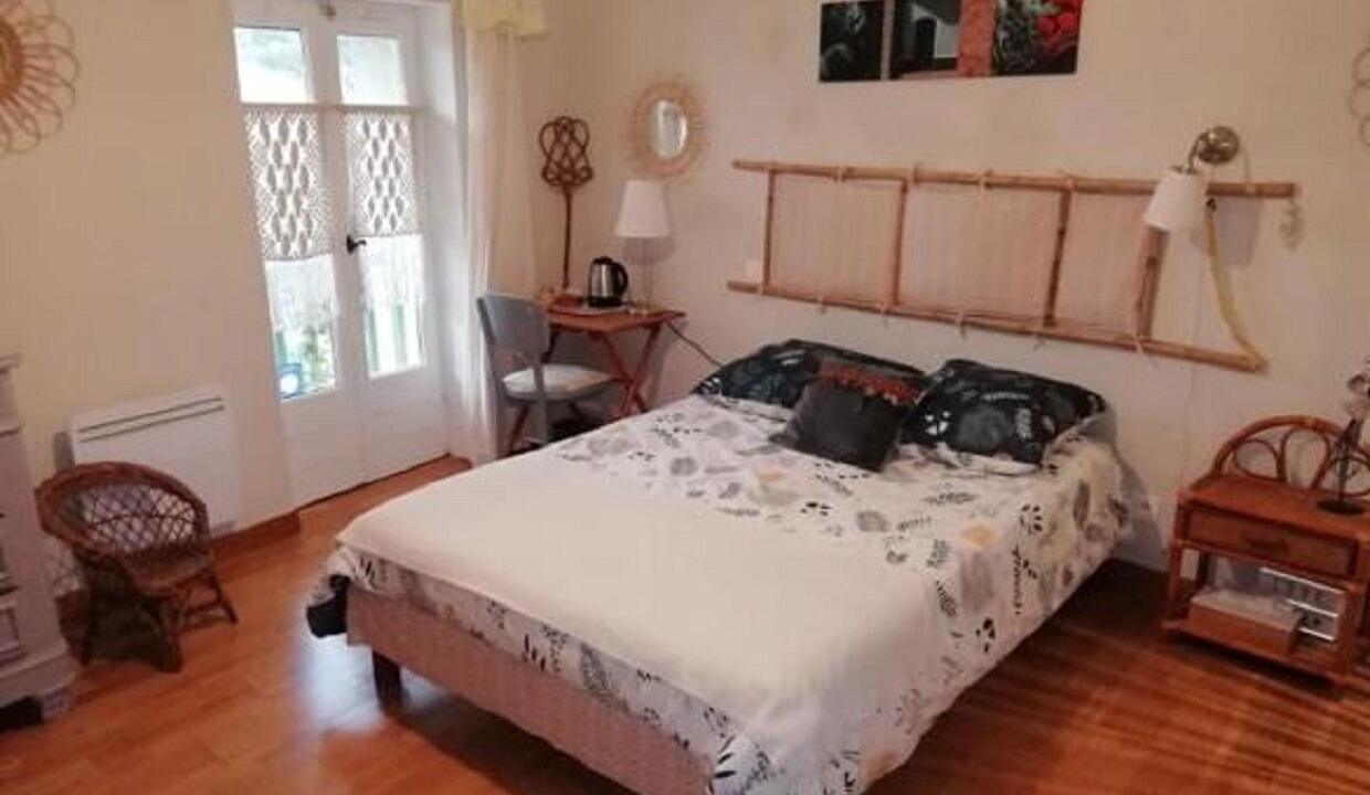 Photo of Others in Claret