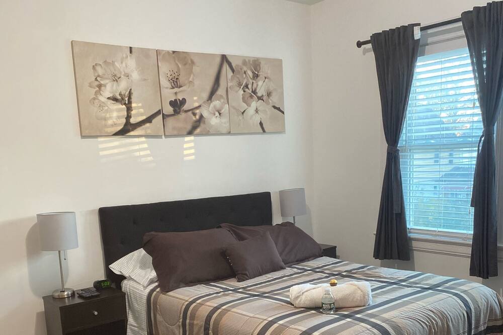 Photo of Bedroom in Englewood