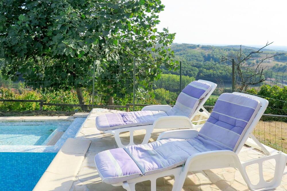 Photo of Outdoor in L'Honor-de-Cos