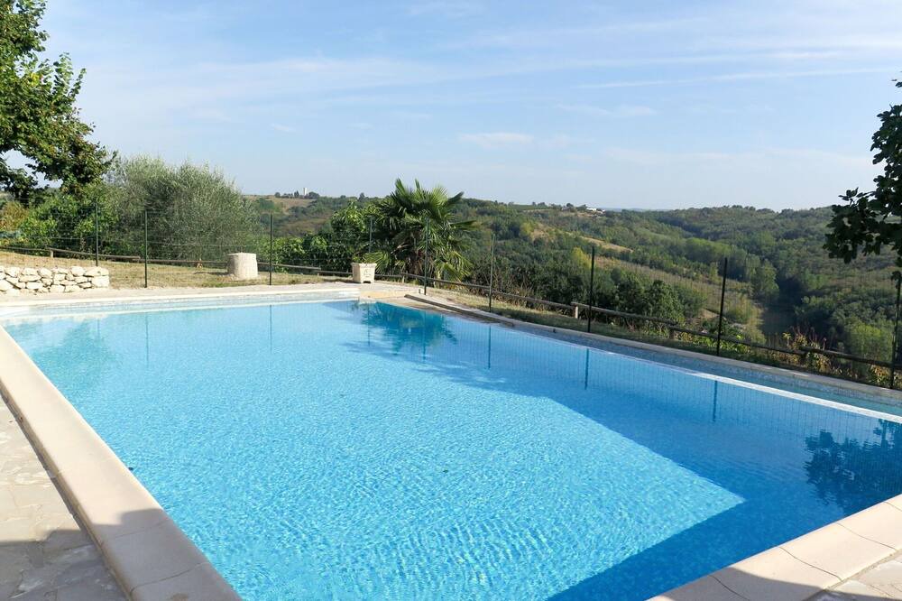 Photo of Outdoor in L'Honor-de-Cos