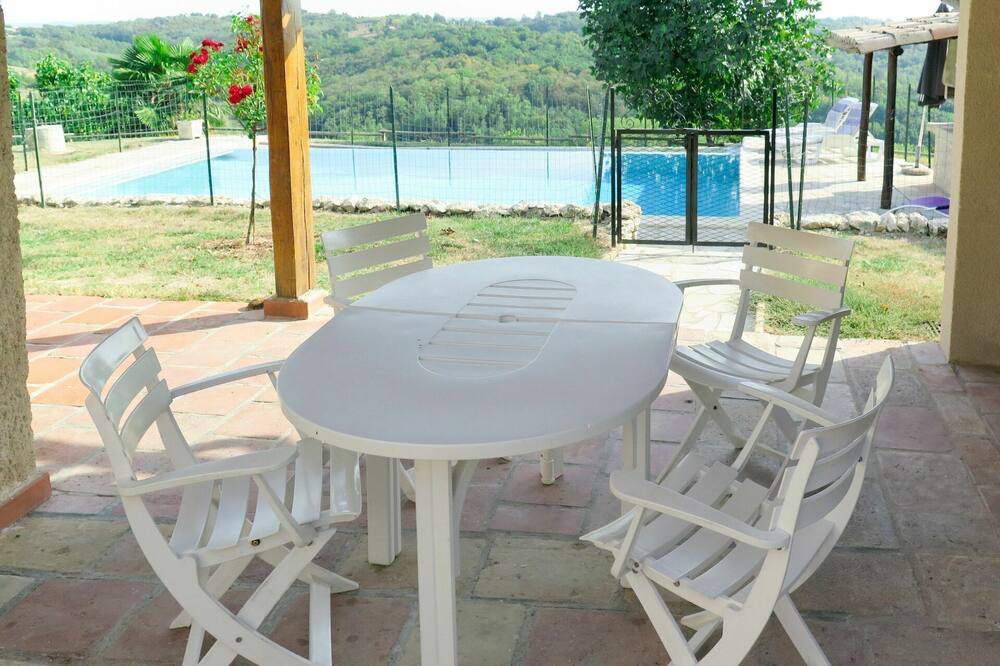 Photo of Outdoor in L'Honor-de-Cos