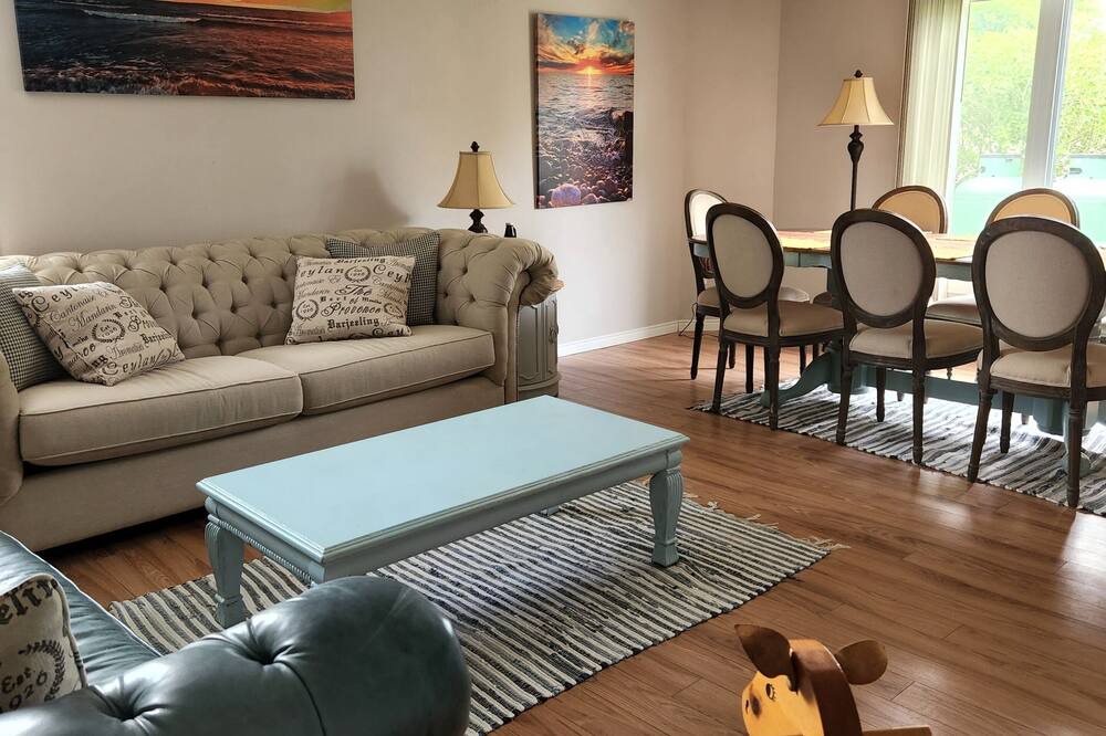 Photo of Livingroom in Providence Bay