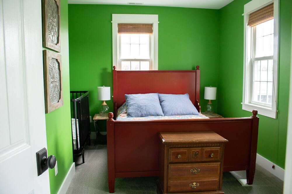 Photo of Bedroom in New Midway