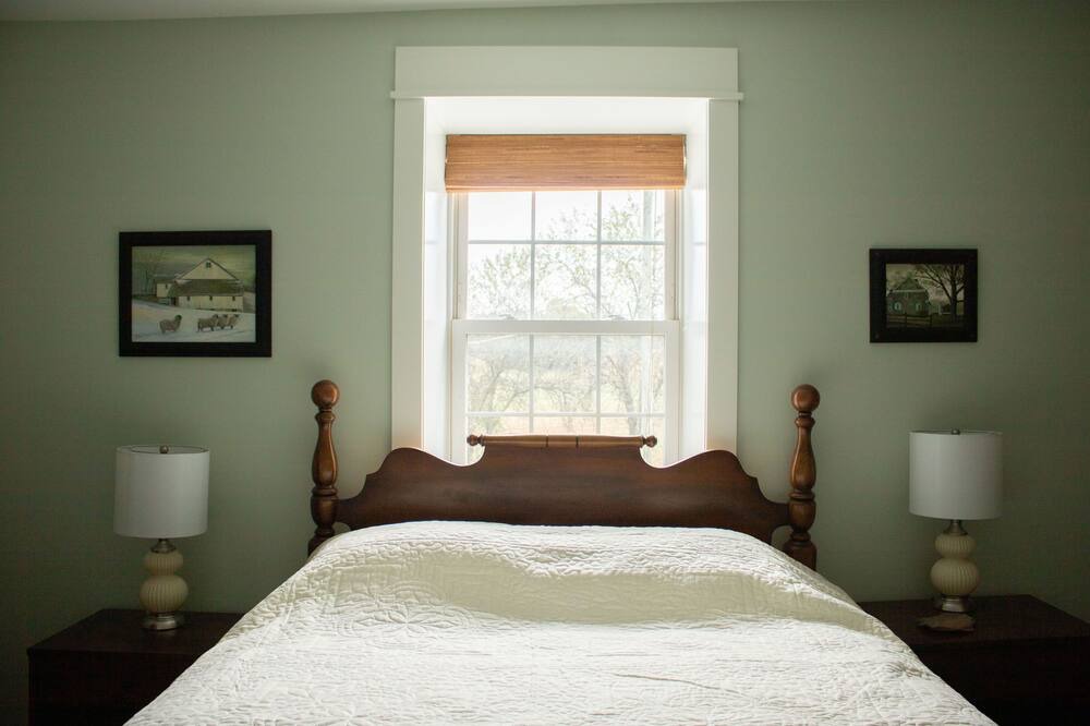 Photo of Bedroom in New Midway