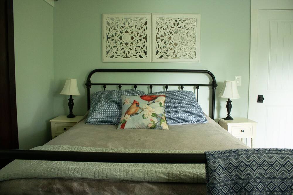 Photo of Bedroom in New Midway