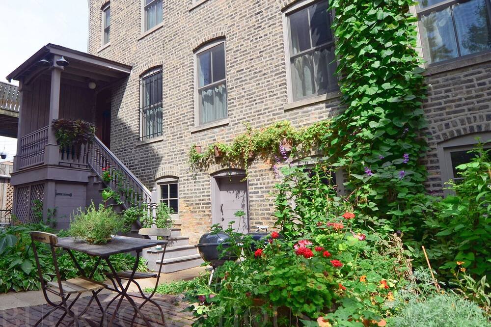 Photo of Outdoor in Bucktown