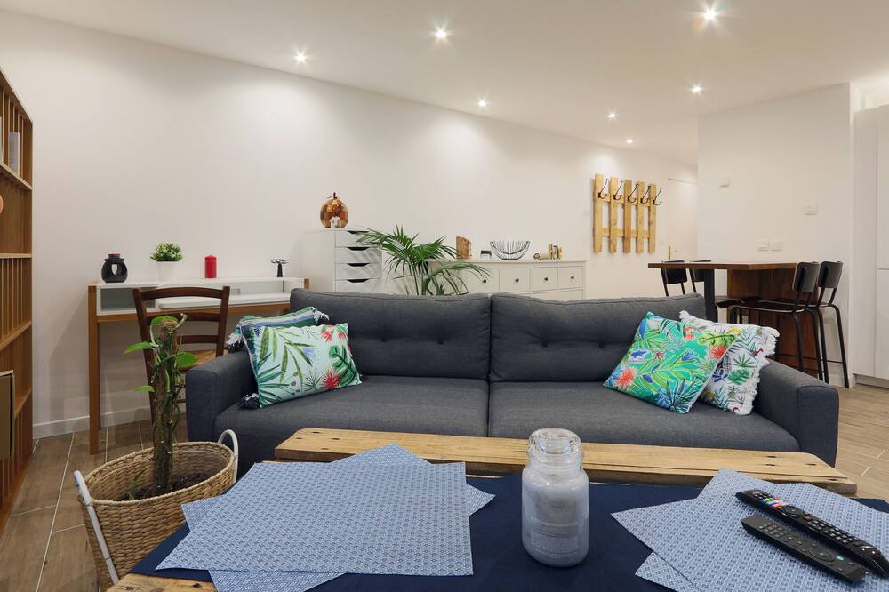 Photo of Livingroom in Notre-Dame-d'Oe