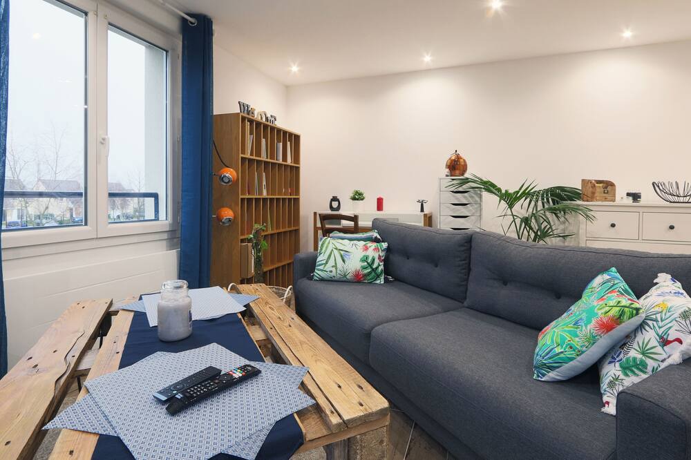 Photo of Livingroom in Notre-Dame-d'Oe