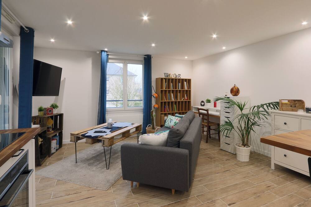 Photo of Livingroom in Notre-Dame-d'Oe