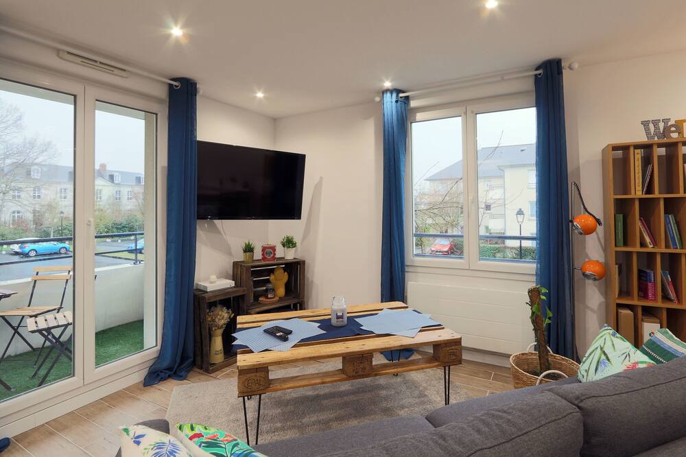 Photo of Livingroom in Notre-Dame-d'Oe
